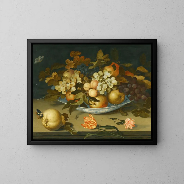 Naturstensbillede med en Delft-skål indeholdende frugt på en kant med blomster, insekter og en firben - Balthasar van der Ast — indrammet kunstværk på væggen