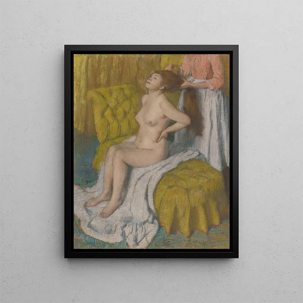 Kvindeligt maleri, der bliver børstet i håret - Edgar Degas — indrammet kunstværk på væggen