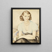 Portrait af en ung kvinde - Gerda Wegener — indrammet kunstværk på væggen