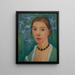 Selvportræt foran en grøn baggrund med en blå iris - Paula Modersohn-Becker — indrammet kunstværk på væggen