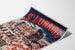 Vintage plakat Bretagne – Saint-Lunaire, havbade, vist på et buet ark set i perspektiv.