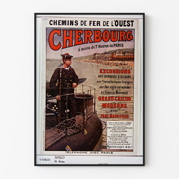 Vintage-plakat Normandiet – Cherbourg, chemins de fer de l’Ouest, indrammet i en tynd ramme på en lys væg.