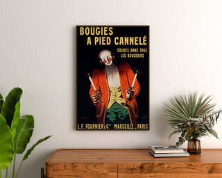 Vintage reklameplakat Bougies Fournier, indrammet over en trækommode mellem planter.