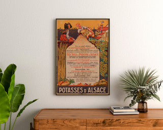 Vintage-reklameplakat Potasses d’Alsace, indrammet over en trækommode mellem planter.