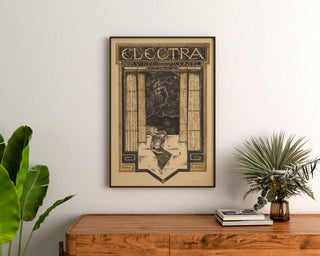 Vintage teaterplakat – Electra – Richard Roland Holst, indrammet over en trækommode mellem planter.