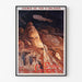 Vintage turistplakat – Grottes de Lacave, Rocamadour, vist i en tynd ramme på en lys væg.