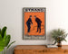 Vintageplakat A Brace of Partridges, Strand Theatre, indrammet over en trækommode mellem planter.