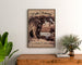 Vintage plakat "Aix-les-Bains, grotte de Lamartine" indrammet over et trækommode mellem planter.