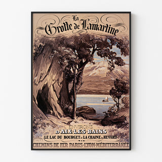 Vintage plakat "Aix-les-Bains, grotte de Lamartine" vist i en tynd ramme på en lys væg.