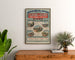 Vintage plakat Auvergne, udflugter PLM, indrammet over en kommode i træ mellem planter.