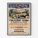 Vintage plakat Bagnères-de-Luchon, kurbade, vist i en tynd ramme på en lys væg.