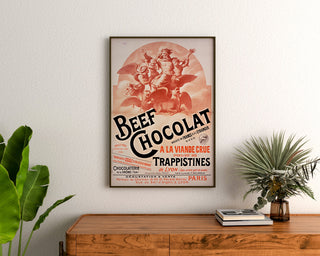 Vintage plakat Beef Chocolat, chocolaterie de la Drôme, indrammet over en trækommode mellem planter.