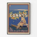 Vintageplakat Cannes, les sports élégants, vist i en tynd ramme på en lys væg.