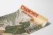 Vintageplakat Chamonix, 60 år med vintersport, vist på et bøjet ark, perspektivisk visning.