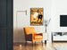 Vintageplakat Dudley Hardy, comic guide, indrammet i en stue med orange lænestol og gulvlampe.