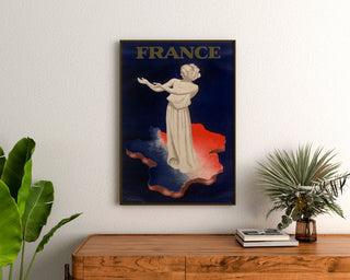 Vintageplakat Frankrig, udstilling i Paris 1937, indrammet over en kommode i træ mellem planter.
