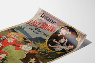 Vintageplakat Laiterie de l’Isle Briant, Angers, vist på et bøjet ark set i perspektiv.