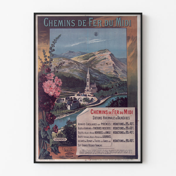 Vintage-plakat Lourdes, badebyer, vist i en tynd ramme på en lys væg.
