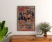 Vintage plakat Neuilly, blomsterfest, 1894, indrammet over en kommode i træ, flankeret af planter.