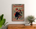 Vintage plakat Nîmes, velgørenhedsfester, indrammet over en trækommode mellem planter.