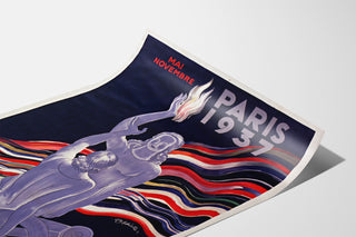Vintage plakat Paris 1937, Arts et techniques, vist på et bøjet ark set i perspektiv.