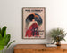 Vintage plakat Paris-Clermont, vintersæson, indrammet over en kommode i træ mellem planter.