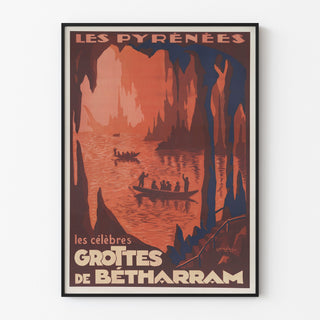 Vintage-plakat Pyrénées, grottes de Bétharram, vist i en tynd ramme på en lys væg.