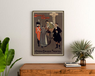 Vintageplakat Shamus O’Brien, Opera Comique, indrammet over en trækommode mellem planter.
