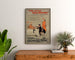 Vintageplakat Two Little Vagabonds, indrammet over en trækommode mellem planter.