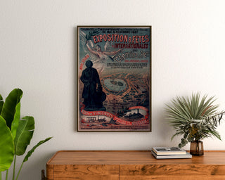 Vintage plakat Vincennes, jernbanejubileum, indrammet over en kommode i træ, flankeret af planter.