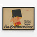 Plakat Berliner Theater Operette Ein Herbstmanøver af Julius Klinger — indrammet kunstværk på væggen