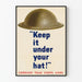 Vintage vægplakat med militærhjelm Keep It Under Your Hat