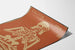 Plakat L'Autre Prié - Illustration Skelettisk med sepia æstetik