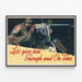 Plakat vintage militær « Let's Give Him Enough and On Time » — indrammet kunstværk på væggen
