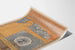 Vintage plakat af en mand, der holder en fakkel