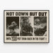 Plakat Vintage 'Not Down But Out' - Inspirerende vægdekoration — indrammet kunstværk på væggen