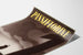 Plakat Passiflorine i retro dramatisk stil