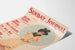 Vintage plakat Sunday Journal med elegant kvinde, der holder en blomst