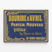 Plakat vintage Smil fra april Ny Duft Viville — indrammet kunstværk på væggen