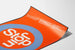 Plakat Stop In i blå cirkel på orange baggrund - Moderne vægdekoration
