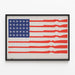 Plakat amerikansk flag genfortolket våben og fly — indrammet kunstværk på væggen