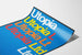 Plakat Utopia Ltd - Farvetypografisk design på blå baggrund